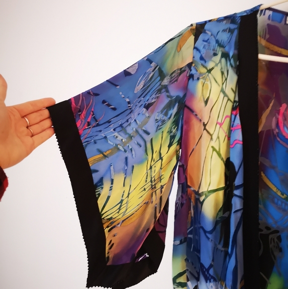 ✨Host pick!✨ Abstract Hand Painted Kimono - Picture 9 of 9